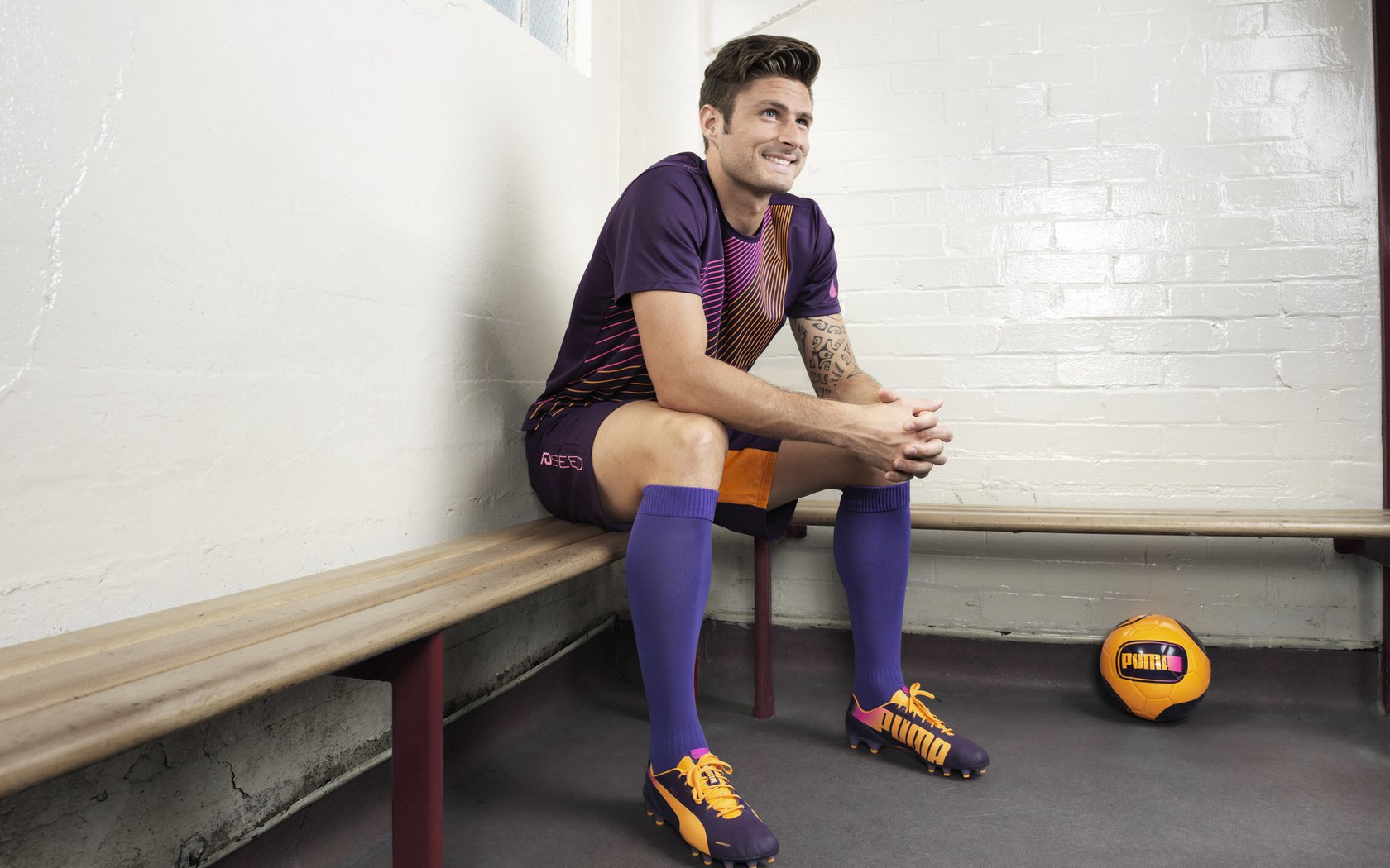 巴萨无力反抗布鲁日，三次追平未能取胜，防守问题暴露，巴萨主场不败纪录