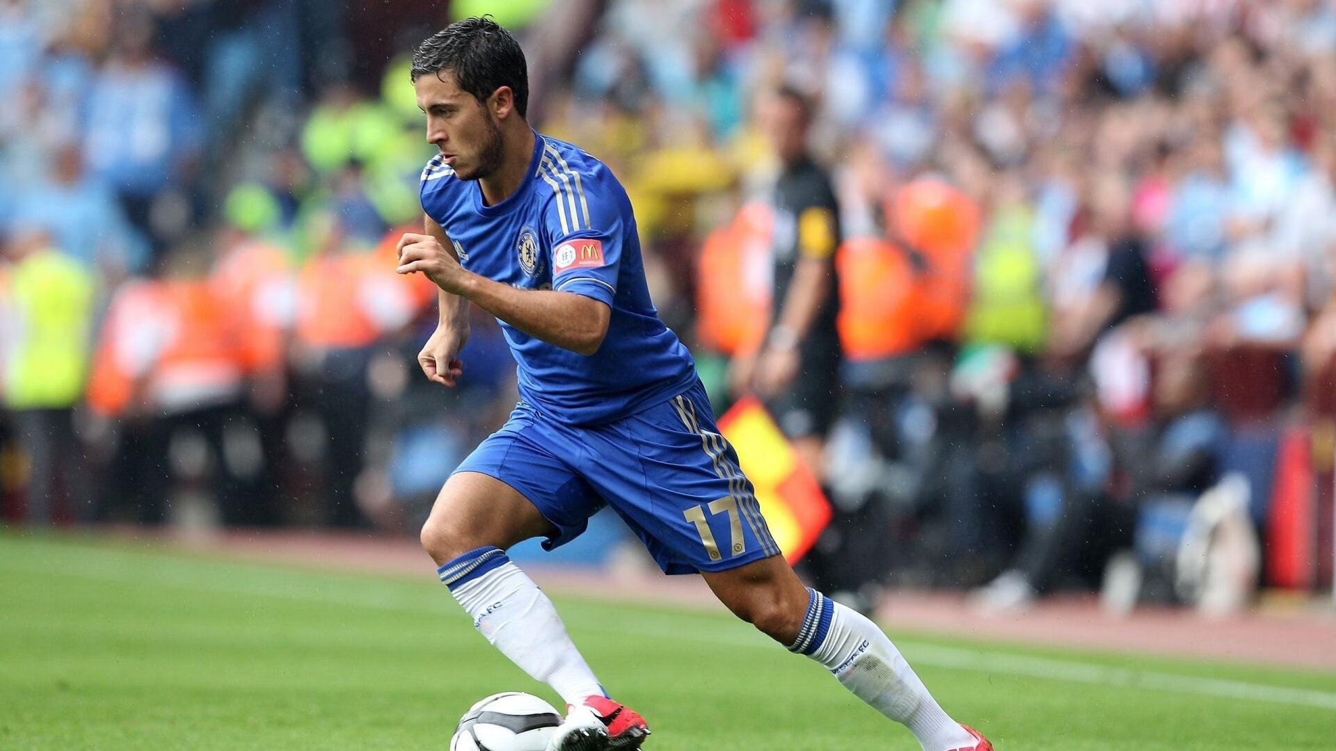 赛事背后组织团队默默付出确保每一环节有序推进